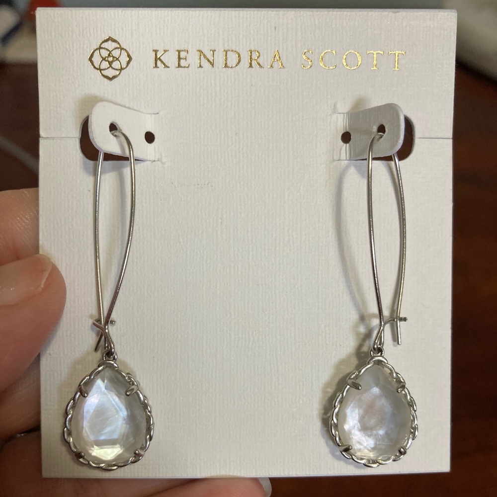 Kendra Scott macrame’ dee drop earrings